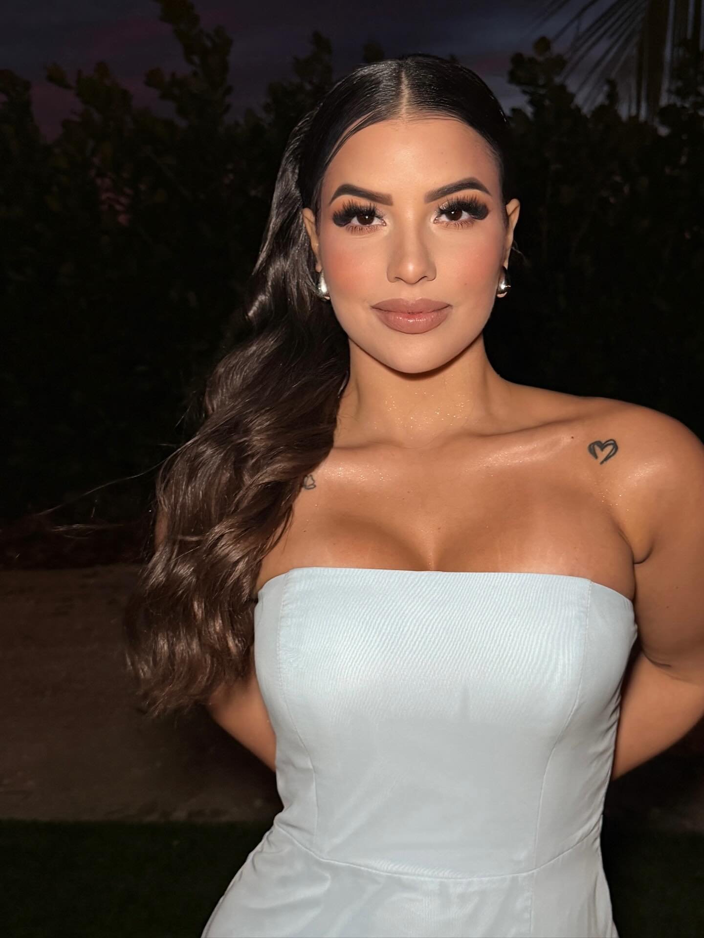 Alejandra, 27 — Wealth Management Advisor