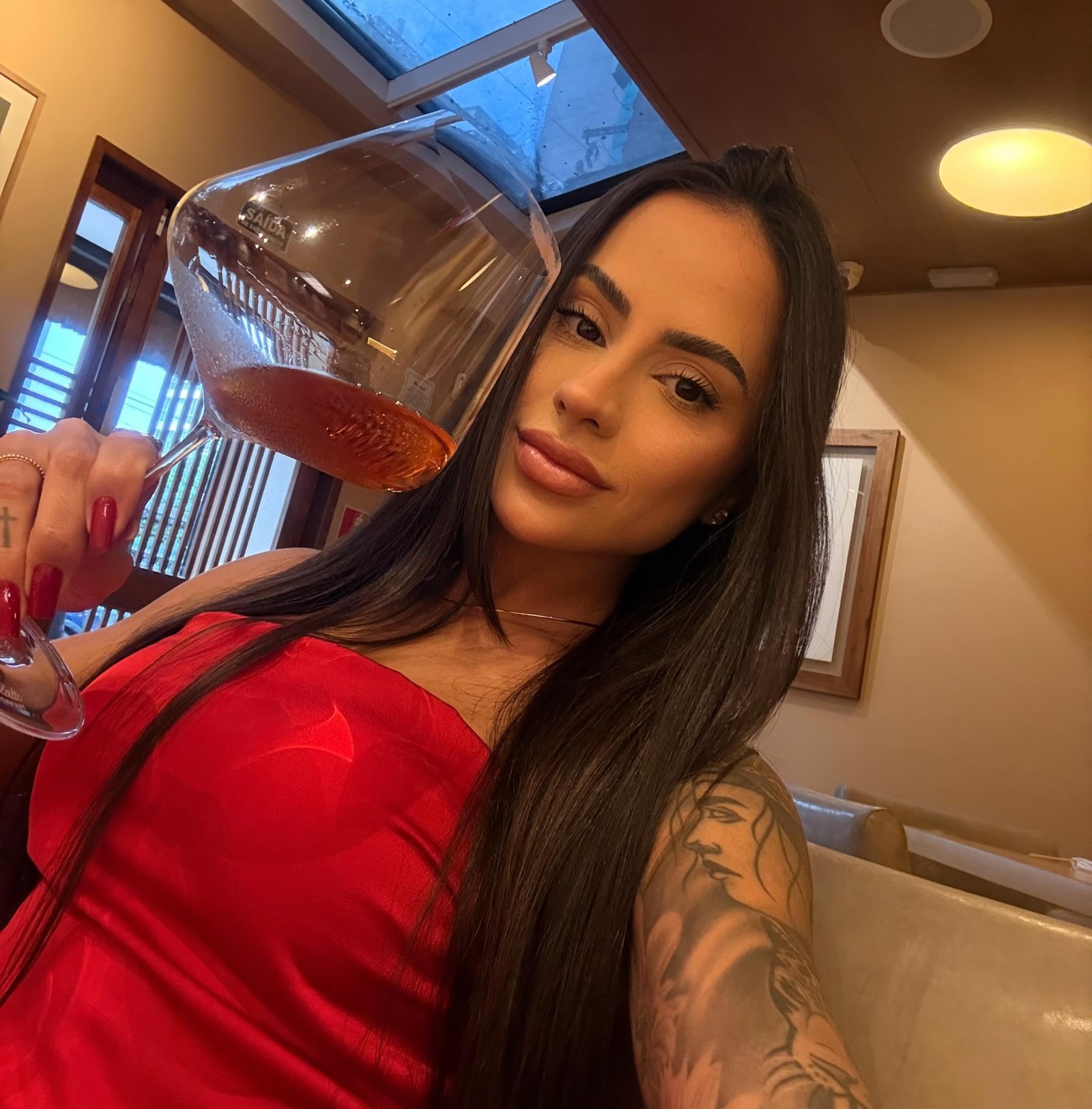 Bruna, 33 — Wealth Management Advisor