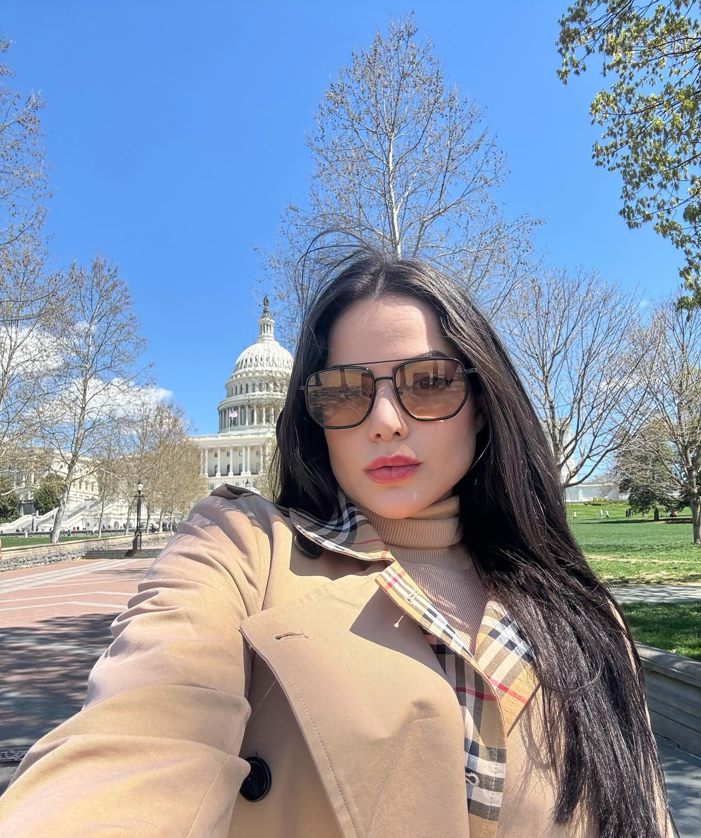 Elisa, 27 — Digital Asset Strategist