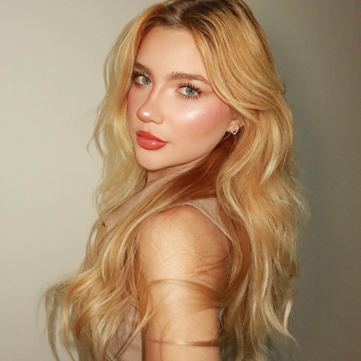 Grazielly, 28 — Hedge Fund Analyst