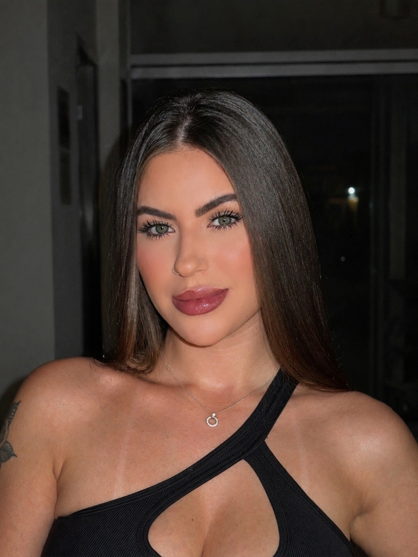 Jheniffer, 28 — Investment Banking Associate