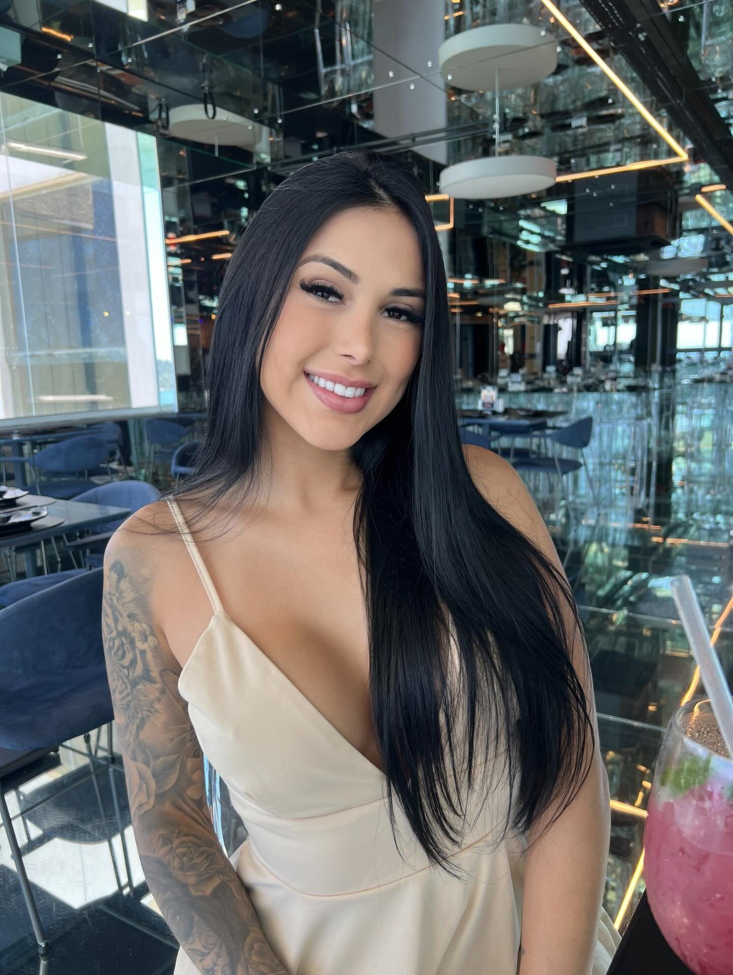 Larissa, 30 — Commodities Trader