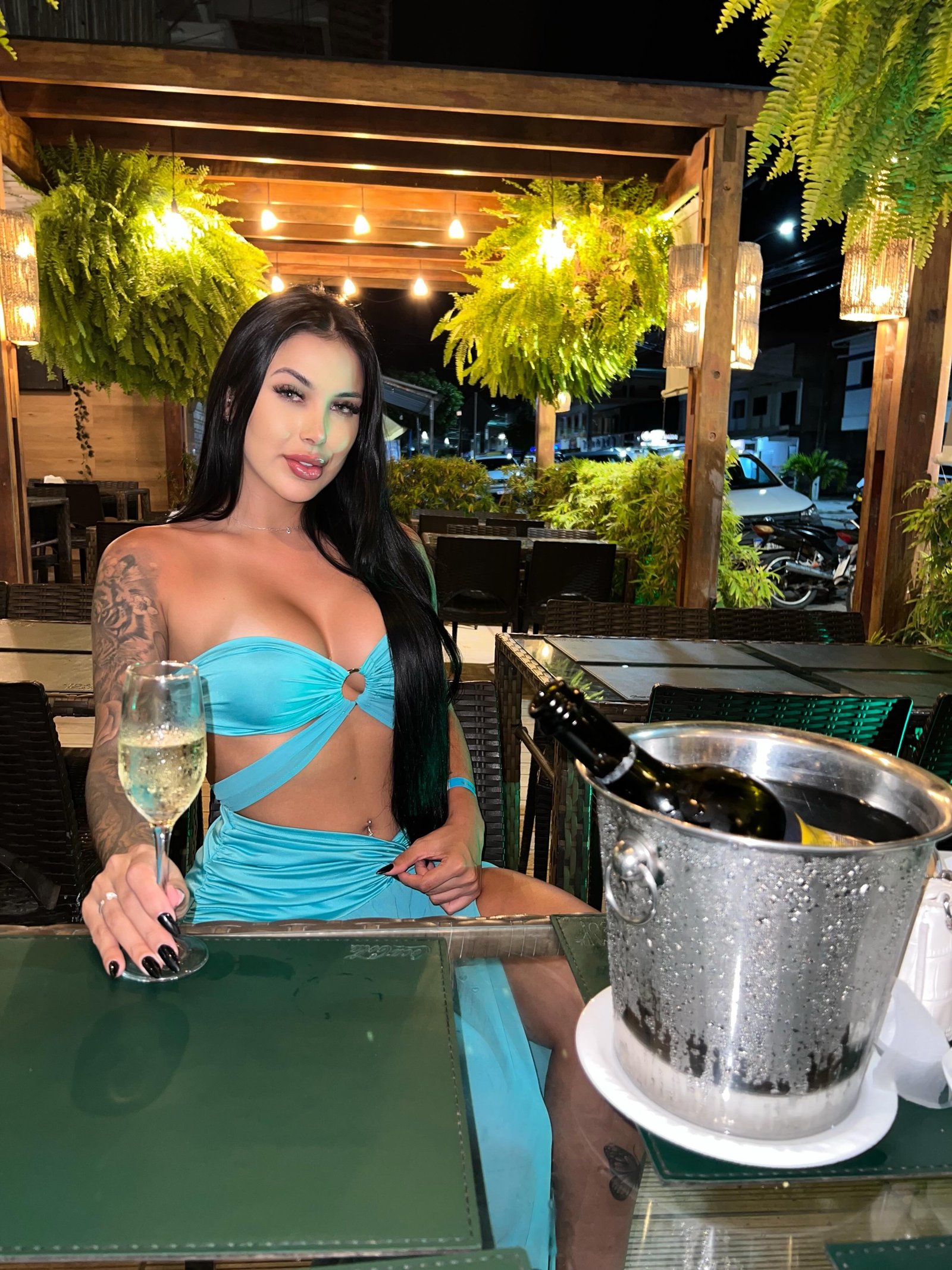 Larissa Galeria privada 2