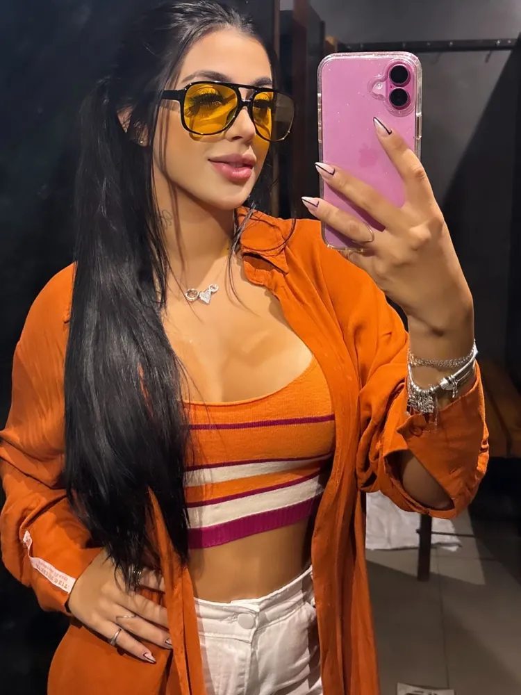 Mari, 26 — Luxury Real Estate Broker