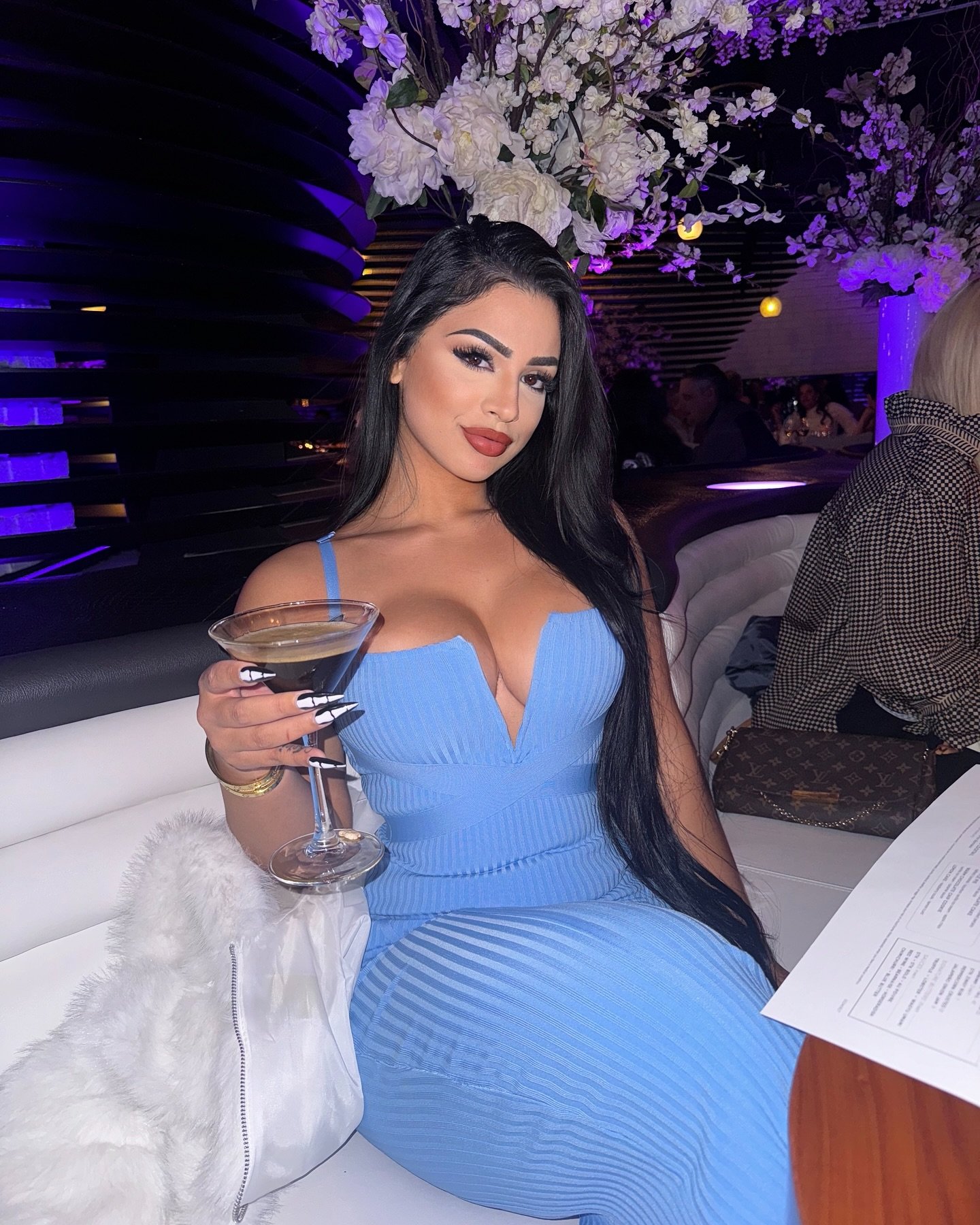 Nadia, 26 — Hedge Fund Analyst